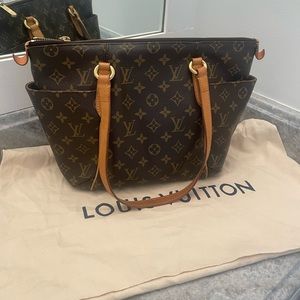 Louis Vuitton totally pm